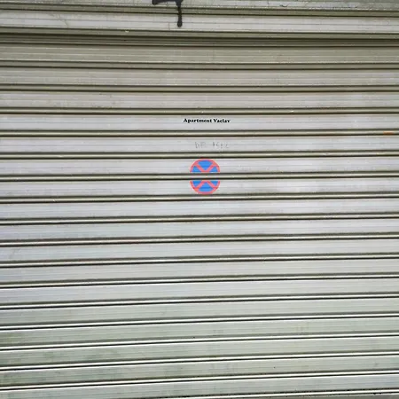 Vaclav With Garage دراس